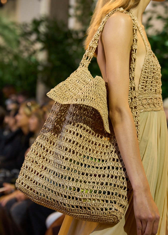 شنط الكروشيه مميزة من Elie Saab 