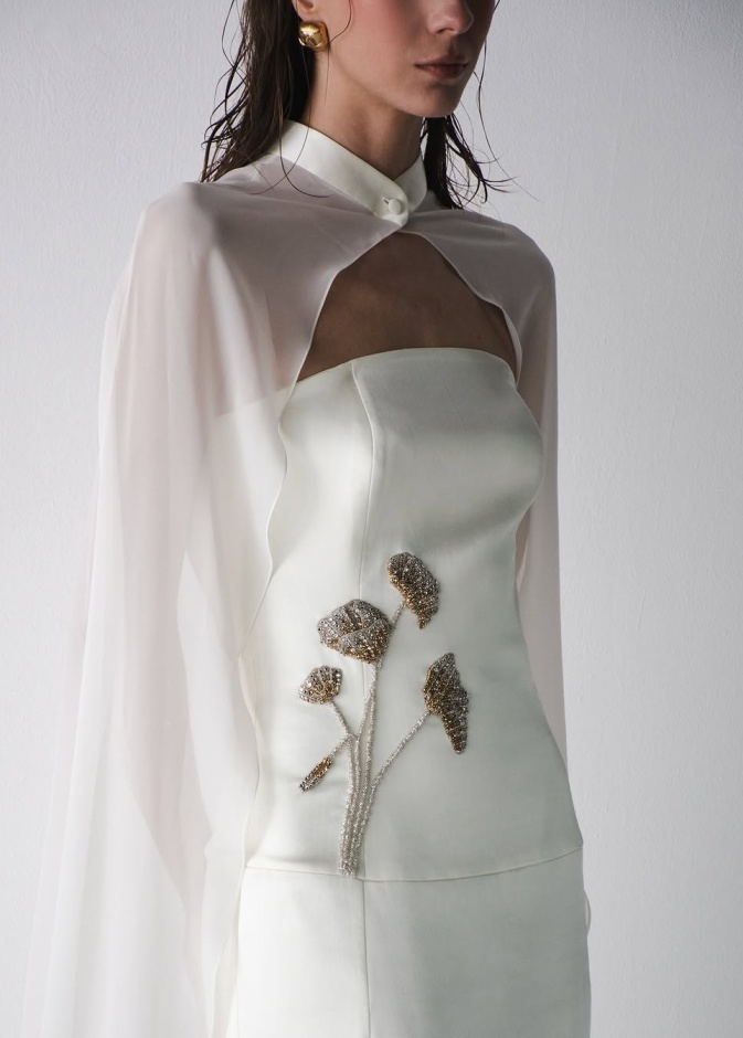 فستان كاب بتفاصيل مطرزة من Autonomie Official