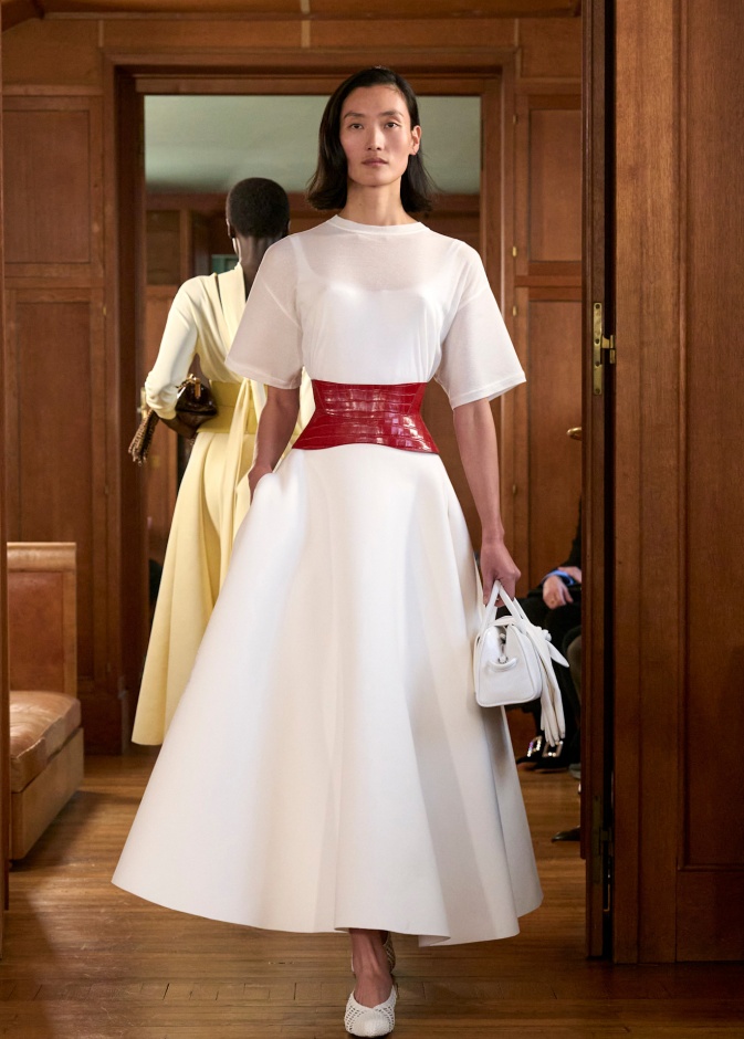 إطلالة من Jacquemus