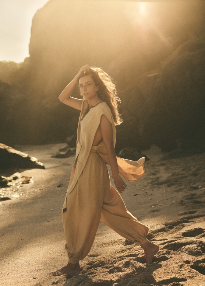 لورو بيانا تكشف عن مجموعة "ريزورت 2025" بإلهام من سحر البندقية