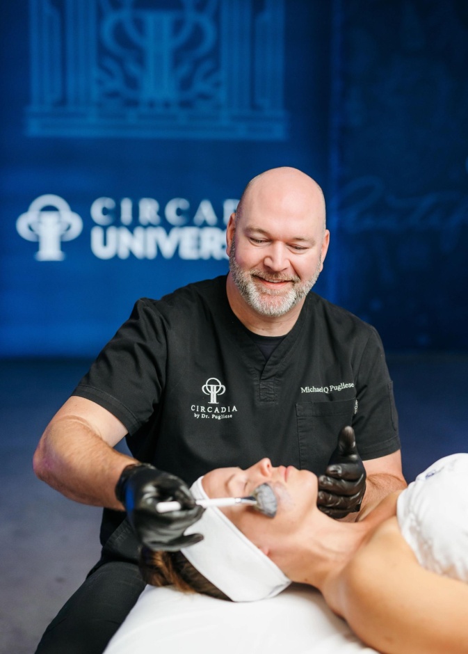 مايكل كيو. بوغليز، الرئيس التنفيذي لعلامة سيركاديا 