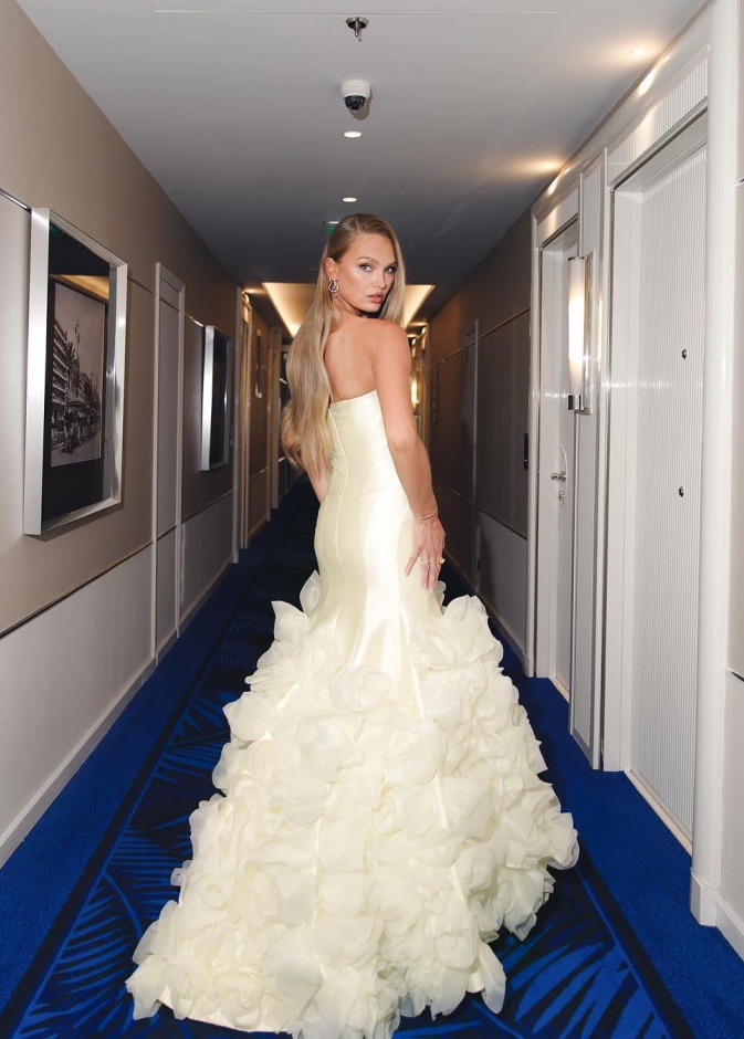 خديجة السنيدي تعيد وهج الإبداع السعودي إلى أضواء مهرجان كان السينمائي بتصاميم تخطف الأنظار