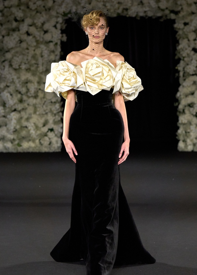 ورود ثلاثية الأبعاد تجسّد الرومانسية والجمال في تصاميم مبتكرة لربيع 2025