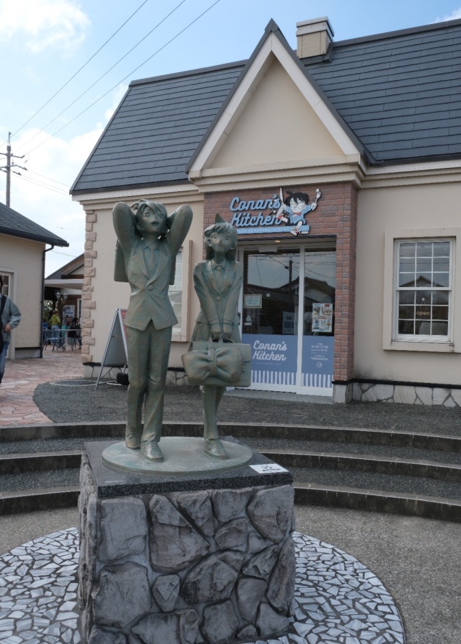 الرائدة الثقافية السعودية ياسمين السنان تفتح لـ"هي" أبواب السياحة الثقافية في عوالم الأنمي الياباني