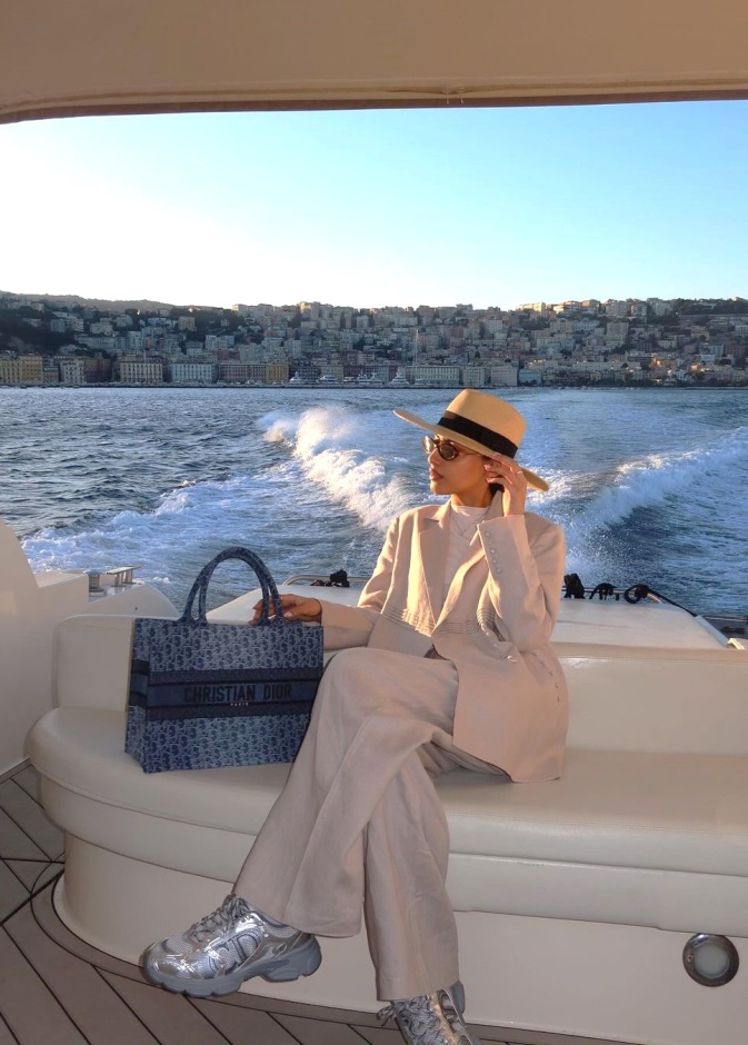يارا النملة في جزيرة كابري ايطاليا