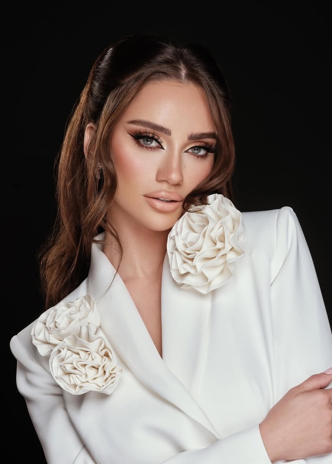مكياج ترابي ناعم توقيع خبيرة التجميل كوليت اسكندر - Copy