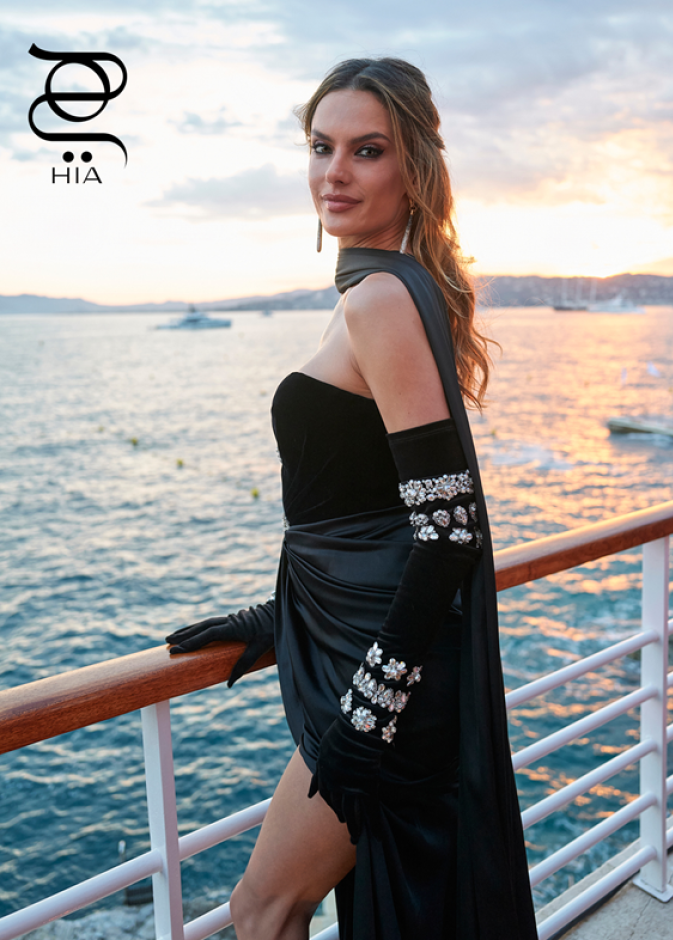 أليساندرا أمبروسيو، العارضة العالمية التي تحوّلت إلى رمز للأنوثة والأناقة