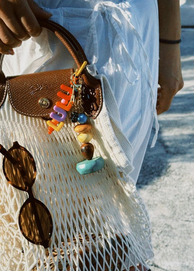 موضة التعليقات Charms وطرق تنسيقها  