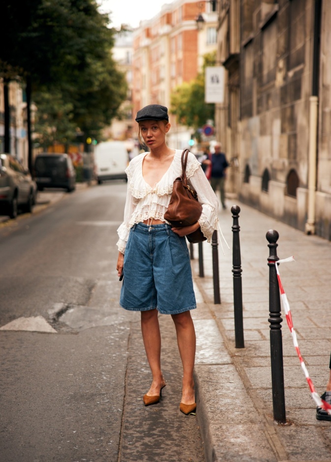 إطلالة أنيقة من شوارع باريس