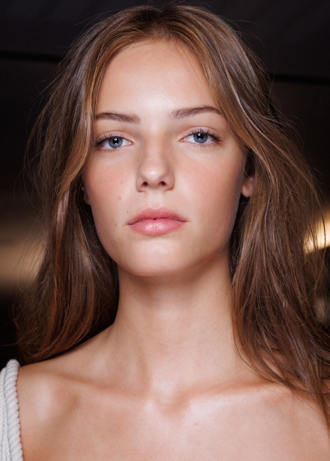 السيروم أساسي للعناية بالبشرة بعيداً عن الاسوداد