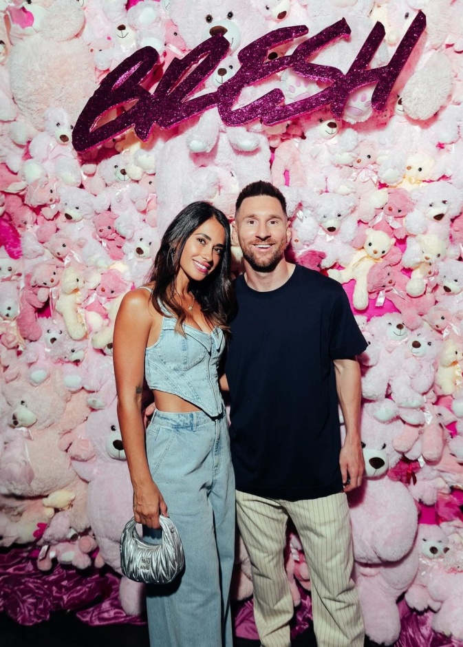  أسطورة كرة القدم الأرجنتينية ليونيل ميسي يحتفل بعيد ميلاده الـ 38 عامًا