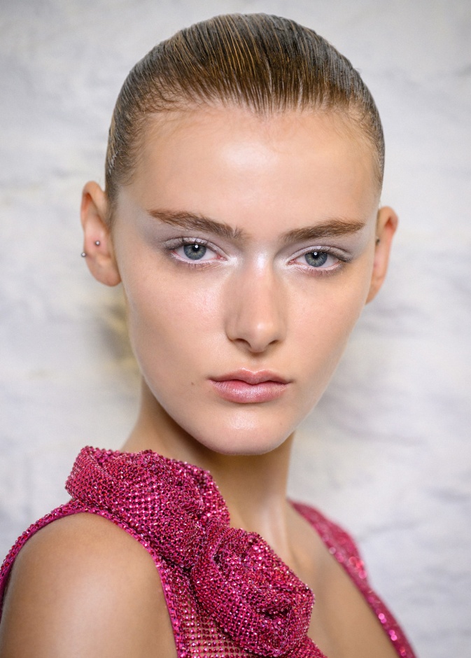 خطوات مكياج عيون بطريقة سهلة وبسيطة من دار Naeem Khan