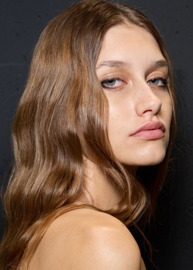 صبغات الشعر البني بتموجات الذهبي من دار Ermanno Scervino