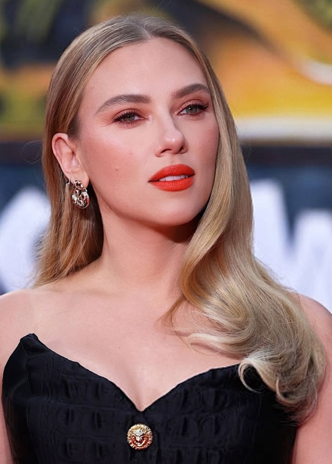 1 رئيسية ظلال العيون المرجانية بأسلوب Scarlett Johansson- الصورة من حساب Hung Vanngo على انستغرام