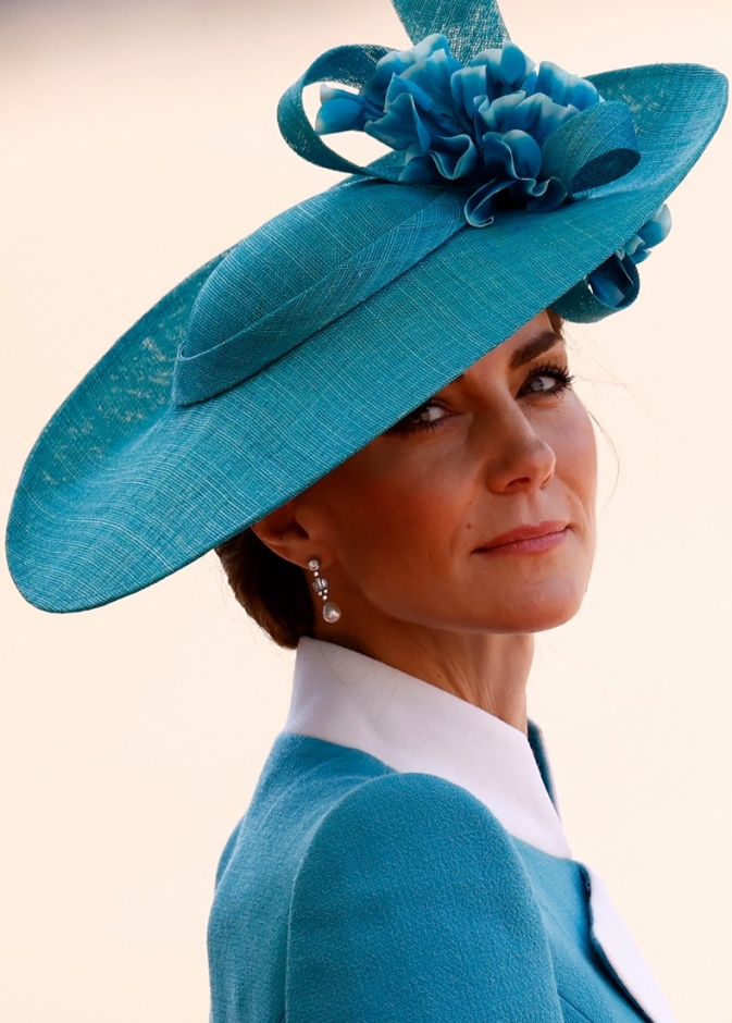  كيت ميدلتون بتغيير ساحر بمكياجها وإطلالاتها الجمالية مع ملابس التوركواز