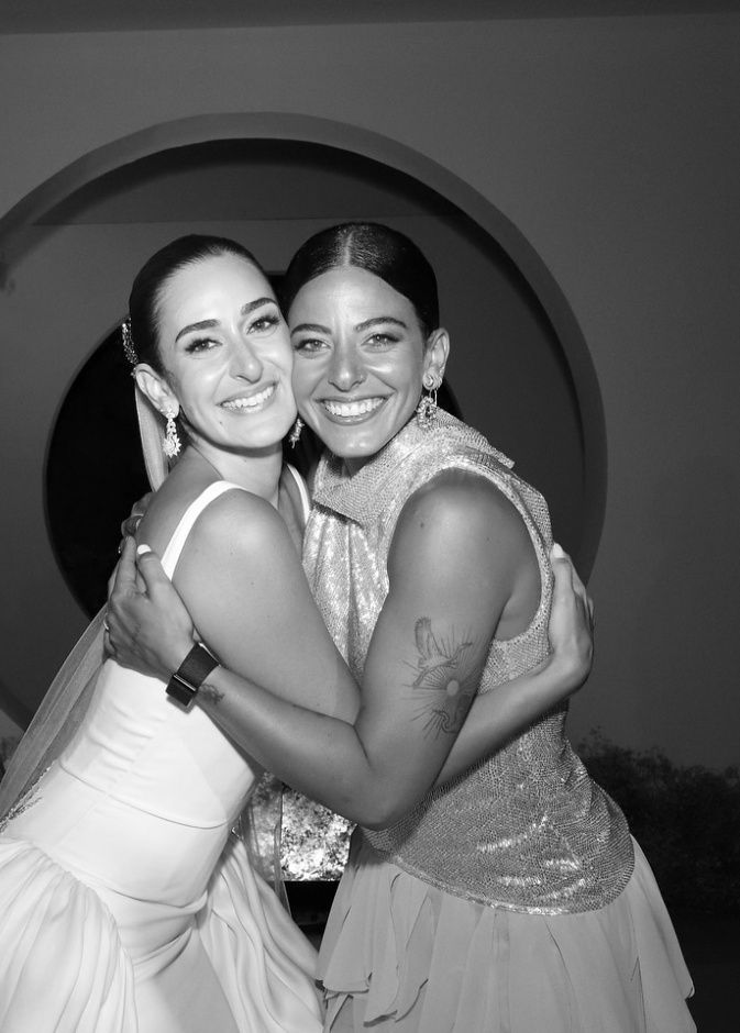 امينة خليل وشقيقتها