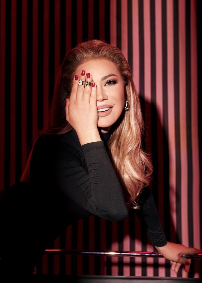 أحدث صيحات المكياج والشعر التي أطلقتها النجمات العربيات في كليباتهن الأخيرة