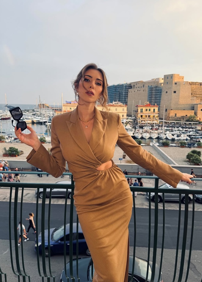 دانييلا رحمة بأحدث ظهور لها بفستان نهاري