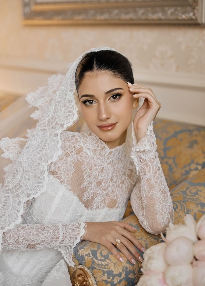 من المكياج إلى الطرحة.. أسرار جمالية وراء سحر إطلالة شيرين بيوتي