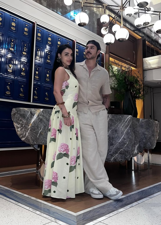 ثنائيات المشاهير العرب بإطلالات عكست الأناقة والتناغم في أحدث ظهور لهم.\