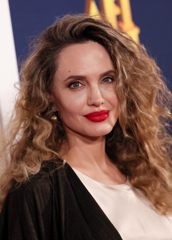 كيف أعادت أنجلينا جولي تعريف مفاهيم الجمال؟