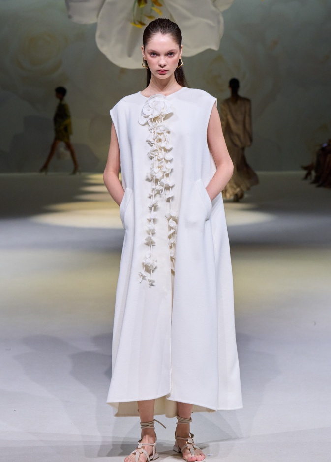 إطلالة من Laura Biagiotti