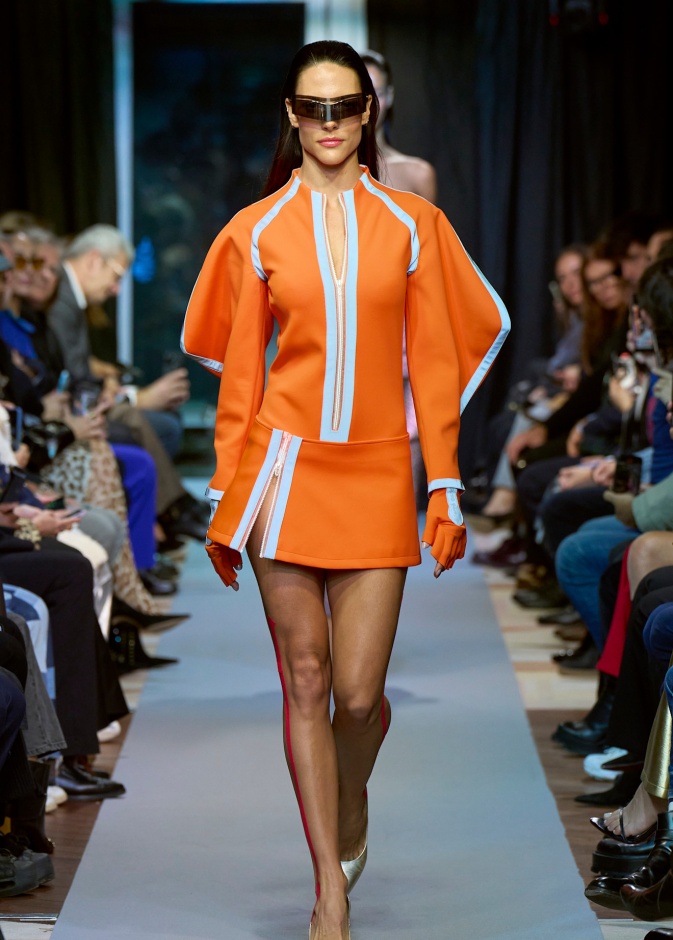 إطلالة من Cardin