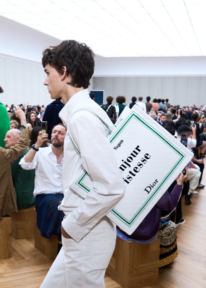 جوناثان أندرسون يعيد مجموعة ديور للرجال الى الصدارة