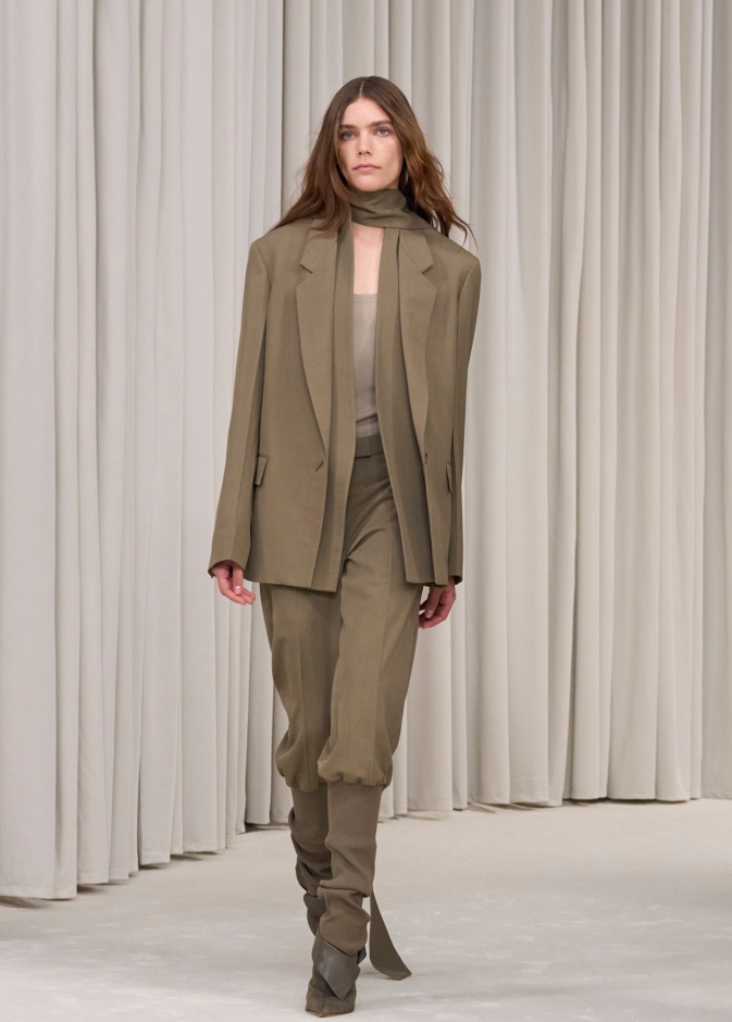إطلالة من Ferragamo