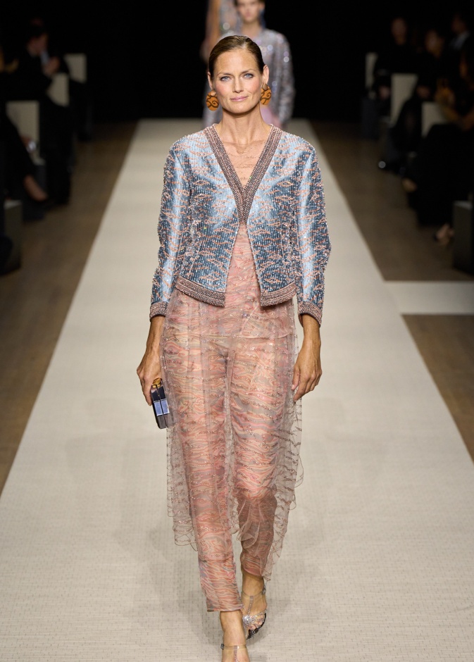 إطلالة من Giorgio Armani