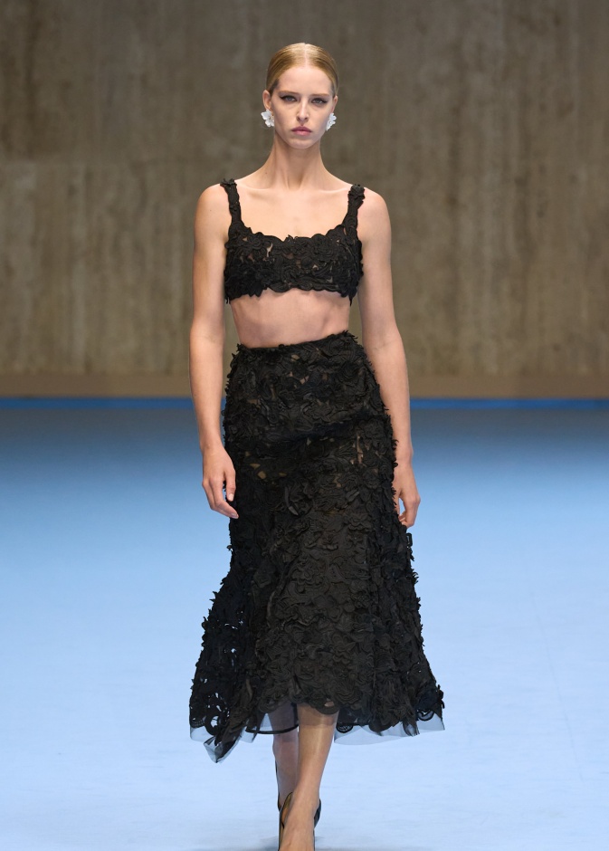  التوب القصيرة تعود في صيف 2025 فهل أنت مستعدة لاعتمادها؟ 