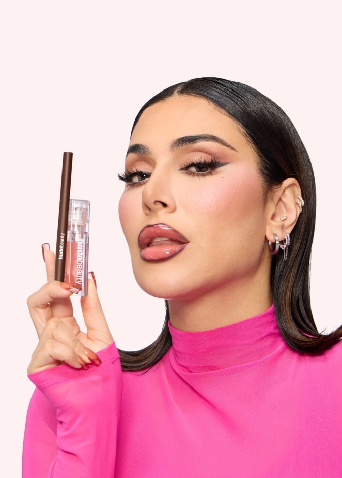 هدى بيوتي تطرح قلم تحديد الشفاه الملوّن LIP CONTOUR + زيت الشفاه FAUX FILLER