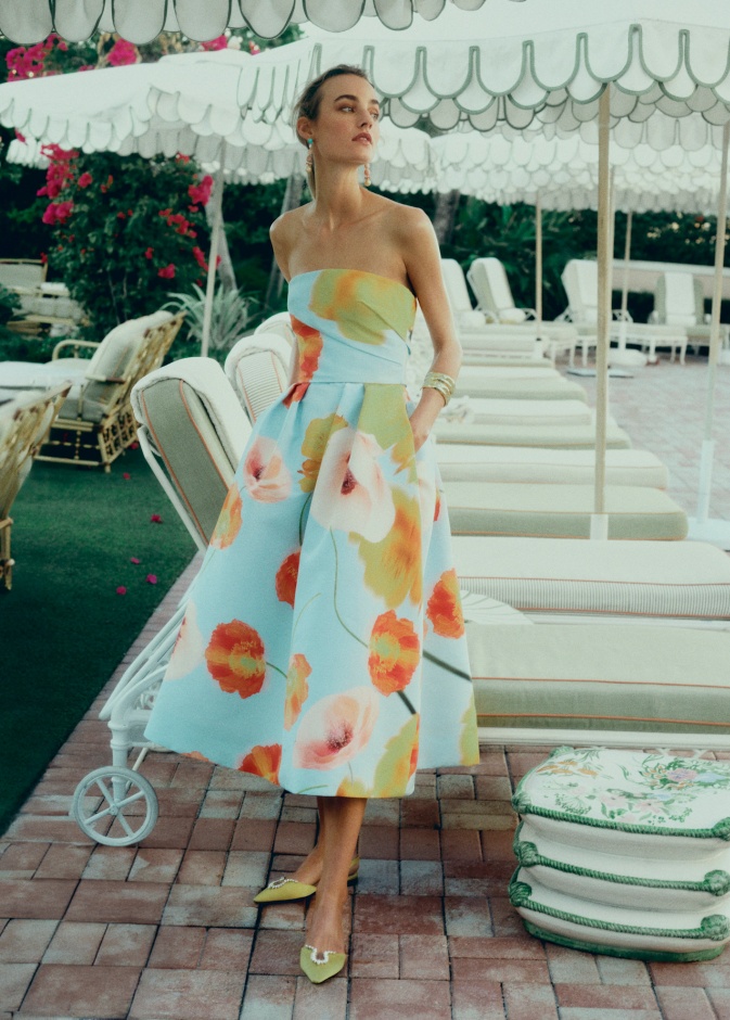 فستان مطبع بالورود من Monique Lhuillier 