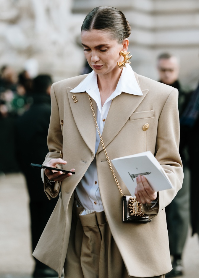 بليزر بطريقة عصرية من شوارع باريس