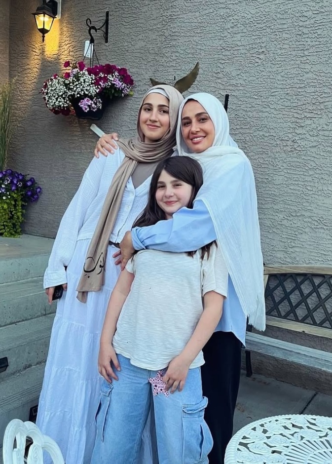 بظهور جديد مع بناتها.. هكذا  احتفلت حلا شيحة بنجاحها الاستثنائي على اليوتيوب