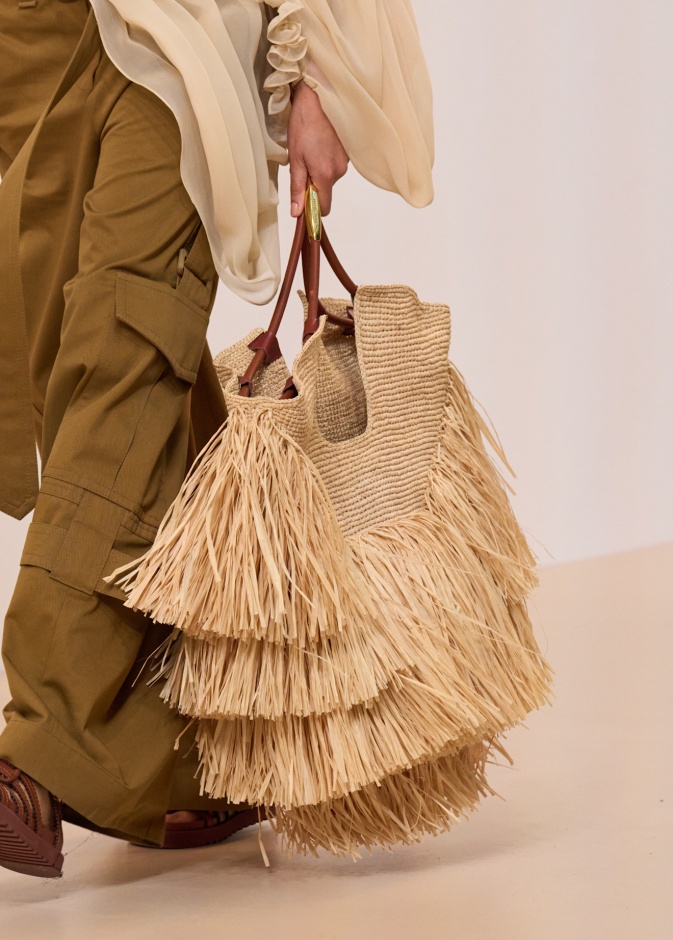 حقيبة قش مزينة بالشراشيب من Zimmermann 