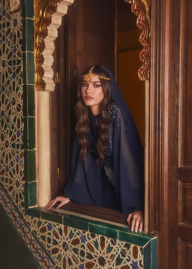 خاص لـ"هي": بين خيوط العنكبوت وزخارف العمارة الإسلامية، فرح المِسباح تنسج مجموعتها الجديدة