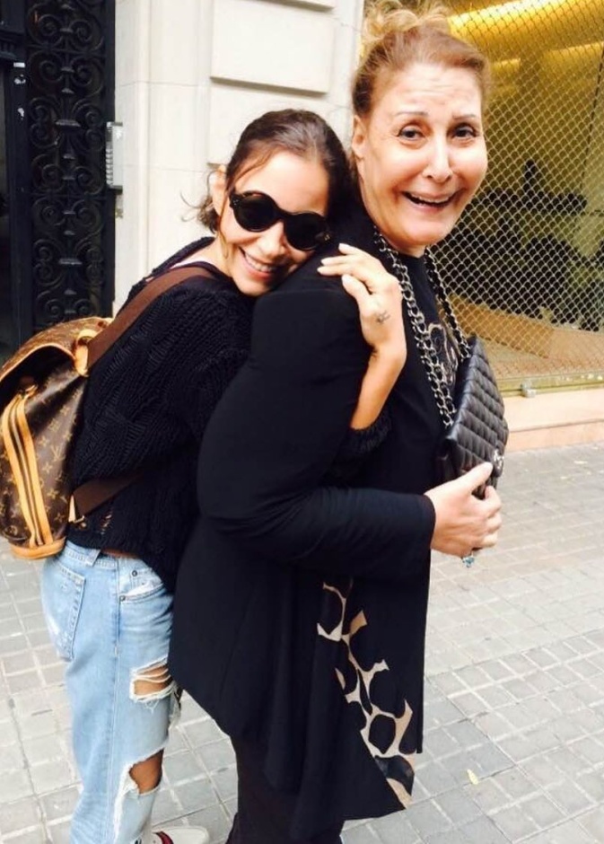 منة شلبي مع والدتها زيزي مصطفى
