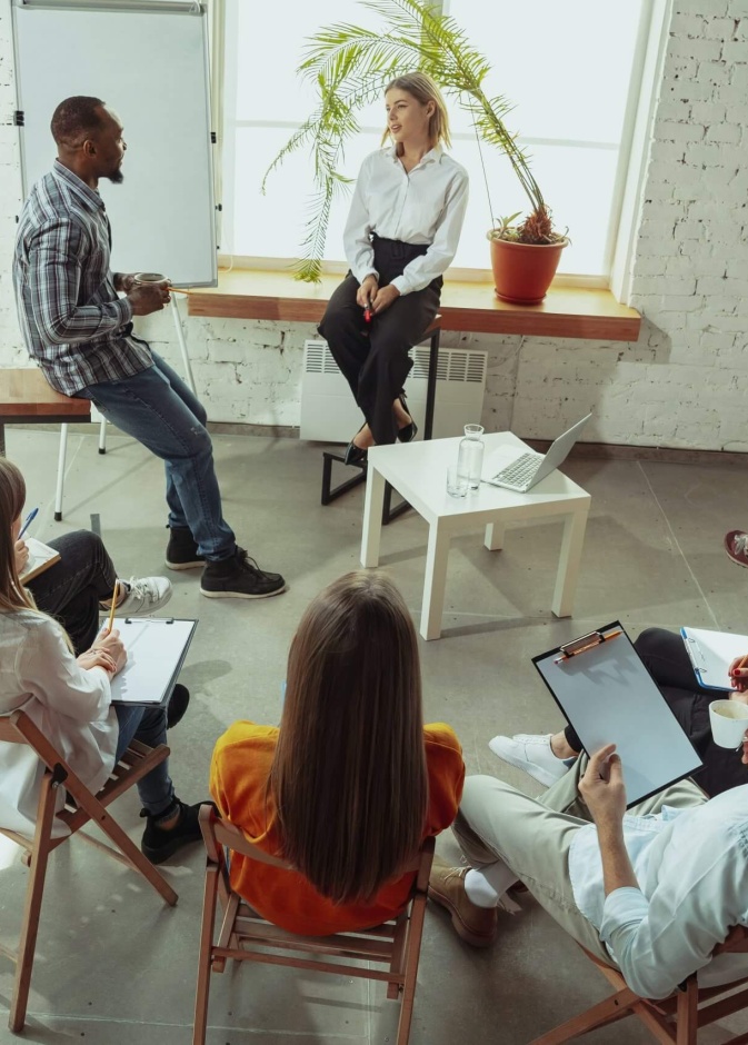 consultant-running-a-small-workshop-with-a-team-of-employees-scaled