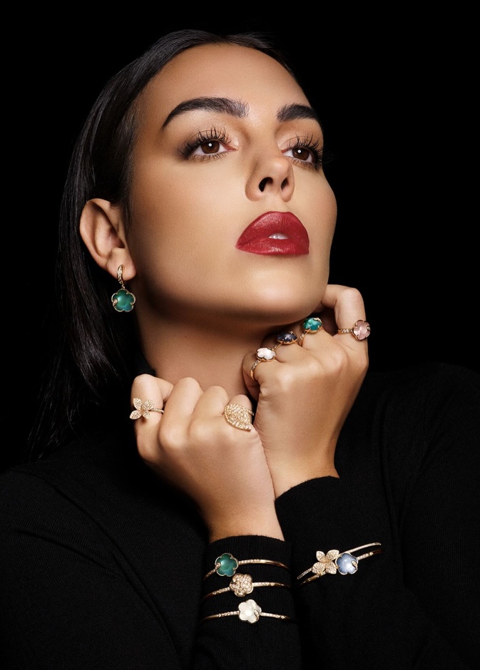جورجينا ردوريغيز Georgina Rodriguez تُبهرنا بتصاميمها الإبداعية من دار بروني Pasquale Bruni الراقية