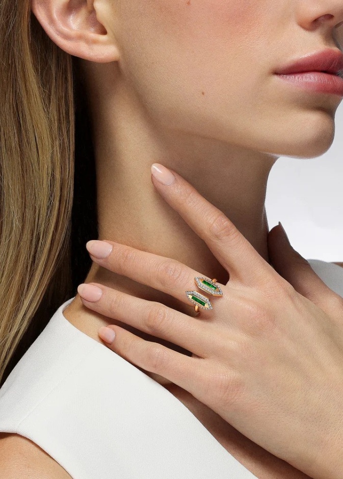 خاتم الفراعنة بالزمرد والألماس من Mark Henry