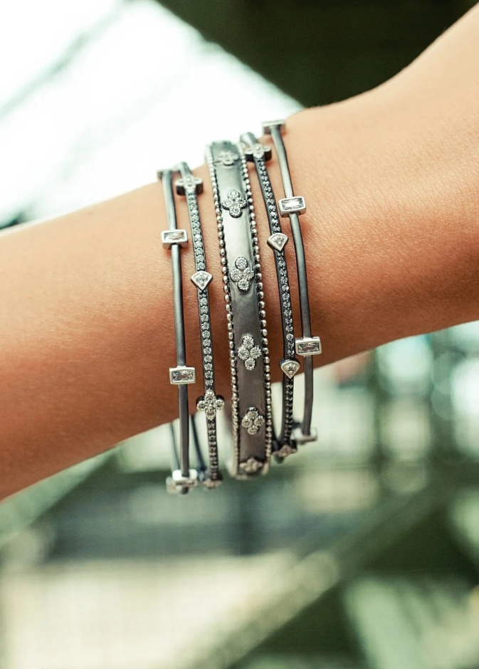 سوار Clover Stackable من FREIDA ROTHMAN