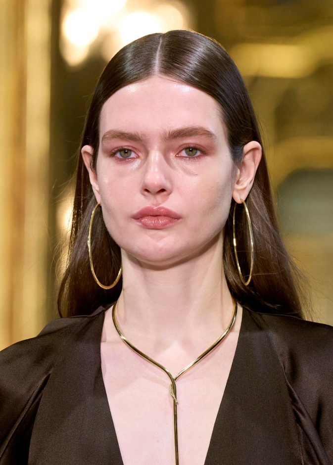  أفكار مبتكرة لدمج منتجات العناية بالبشرة مع تقنيات تخفيف التوتر لبشرة متالقة وخالية من العيوب