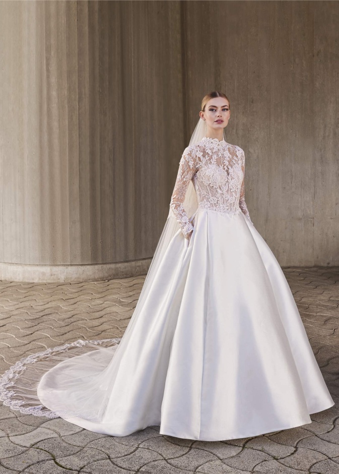 فستان زفاف بقماش الميكادو من  Pronovias