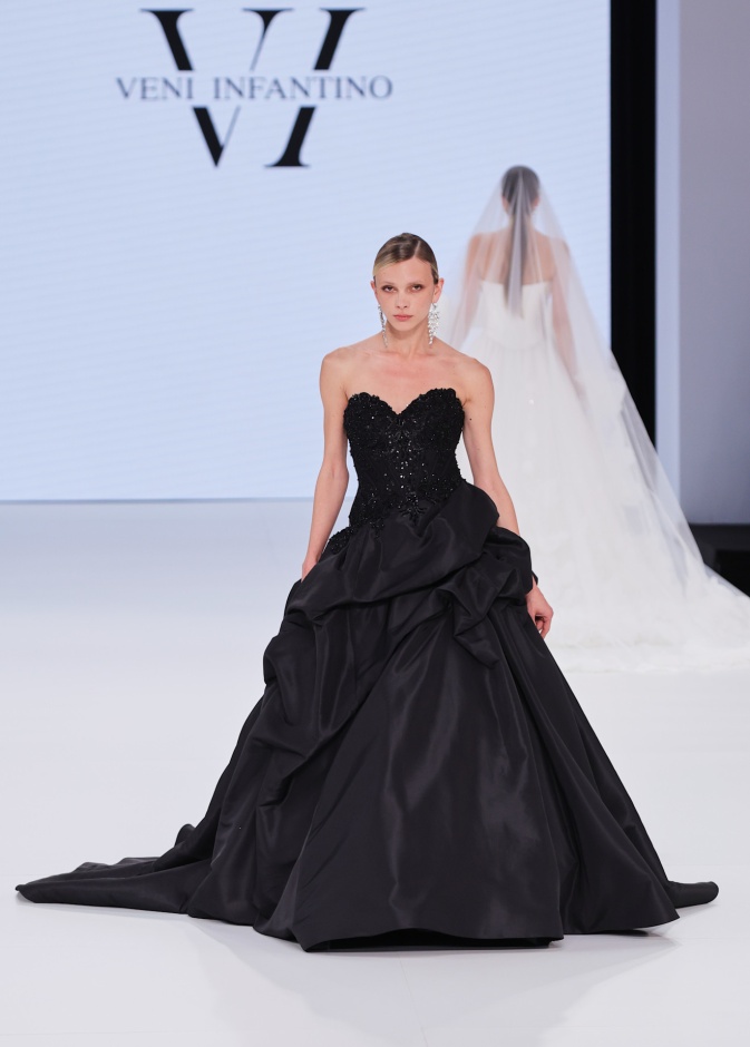 فستان زفاف ملكي بالأسود من Veni Infantino