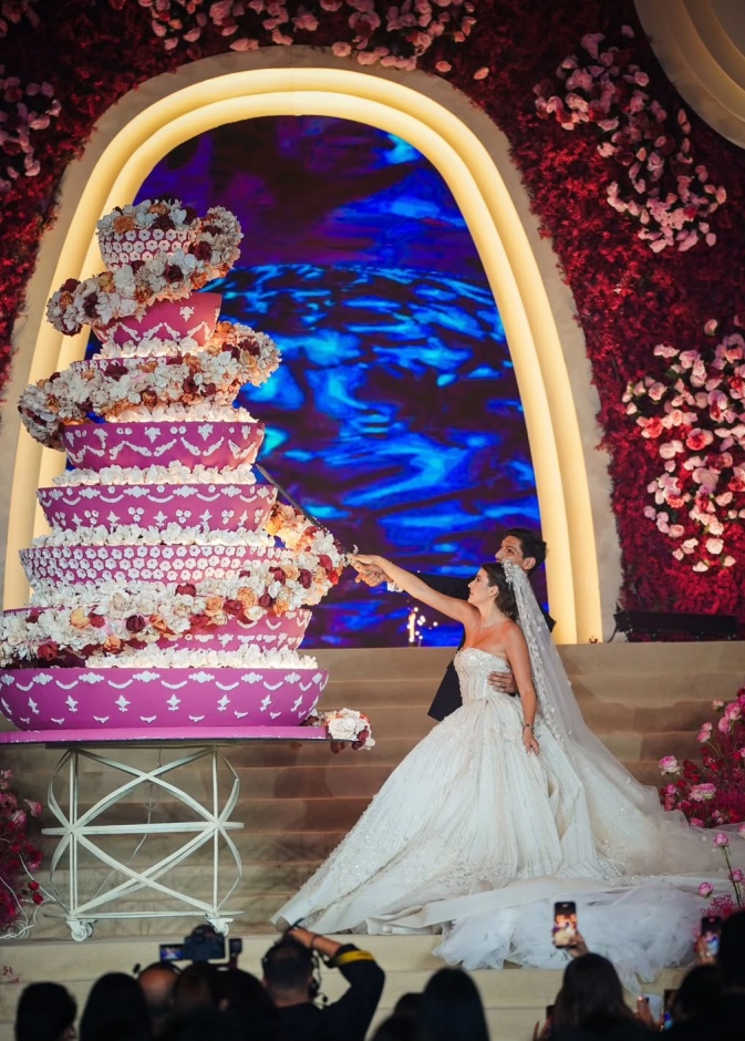 كيكات الزفاف الملونة