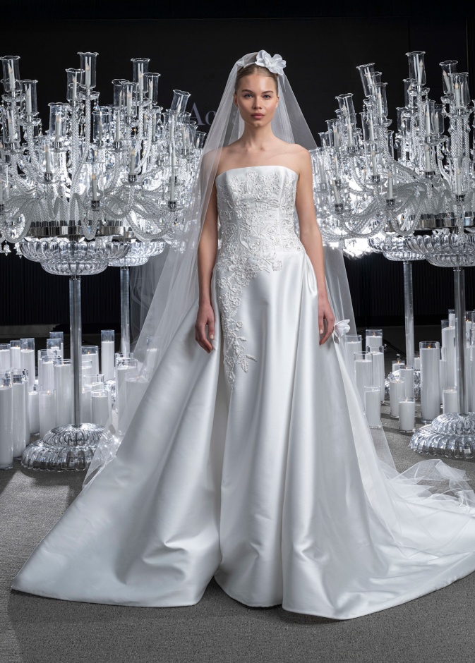 من عروض ريم عكرا لربيع وصيف 2026