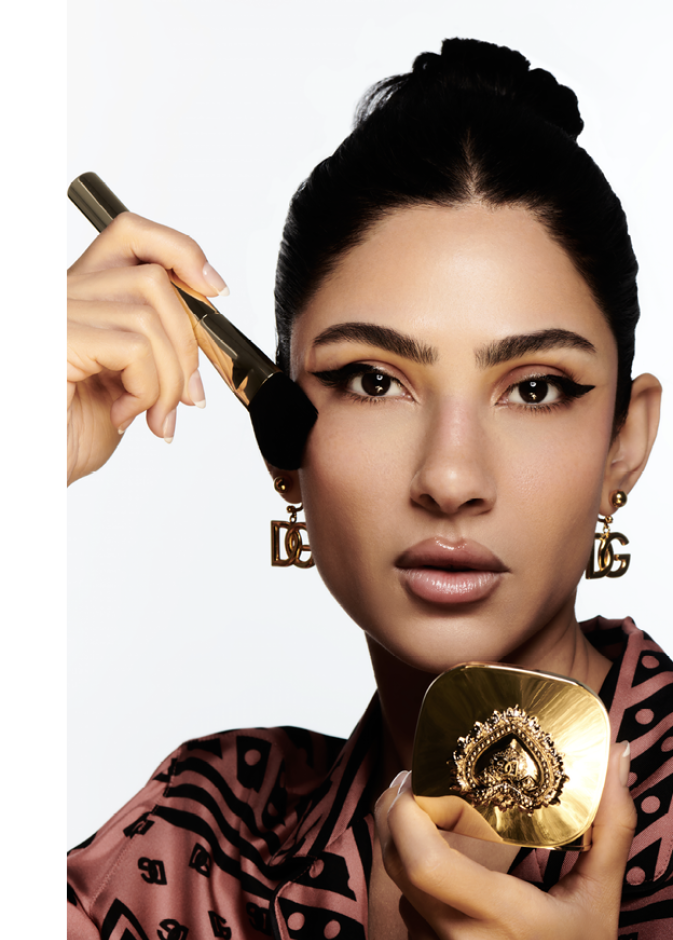 هدى المفتي.. الامتنان والعطاء والرحلة مع Dolce&Gabbana