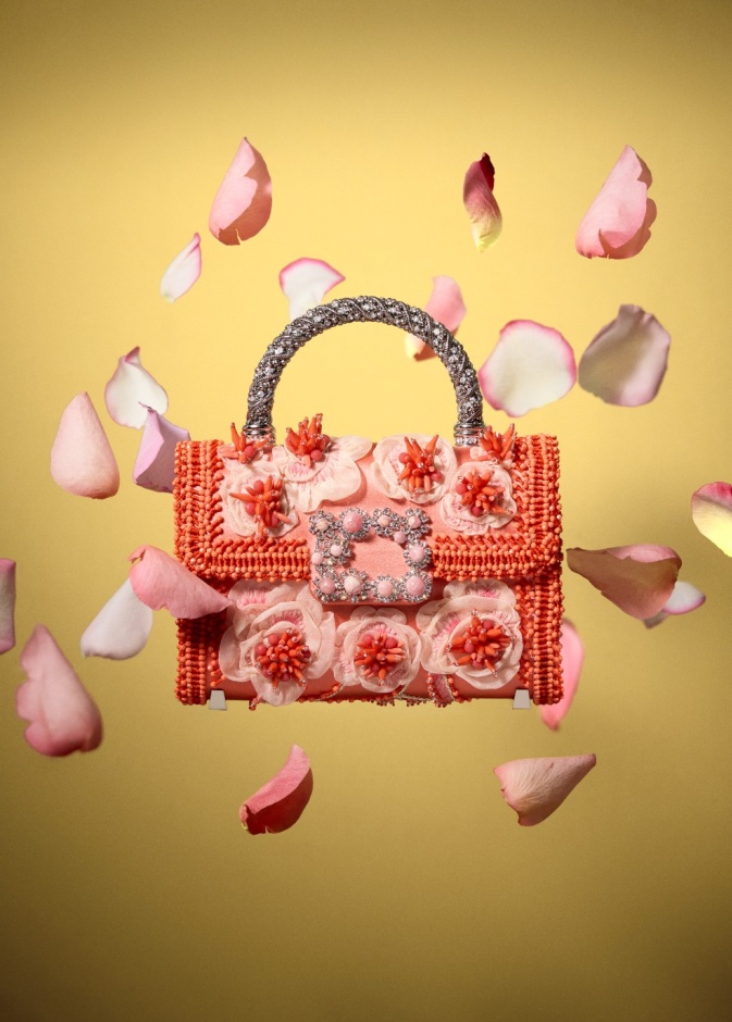 تعاون بين Roger Vivier وLesage 