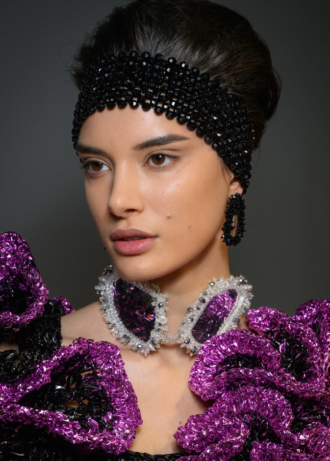 صيحة اكسسوار الباند النافر والاسود من دار Germanier